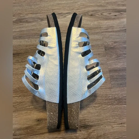 Birkenstock Granada Silver Snakeskin Print Sandals Size 40 Size 9 - Picture 5 of 7